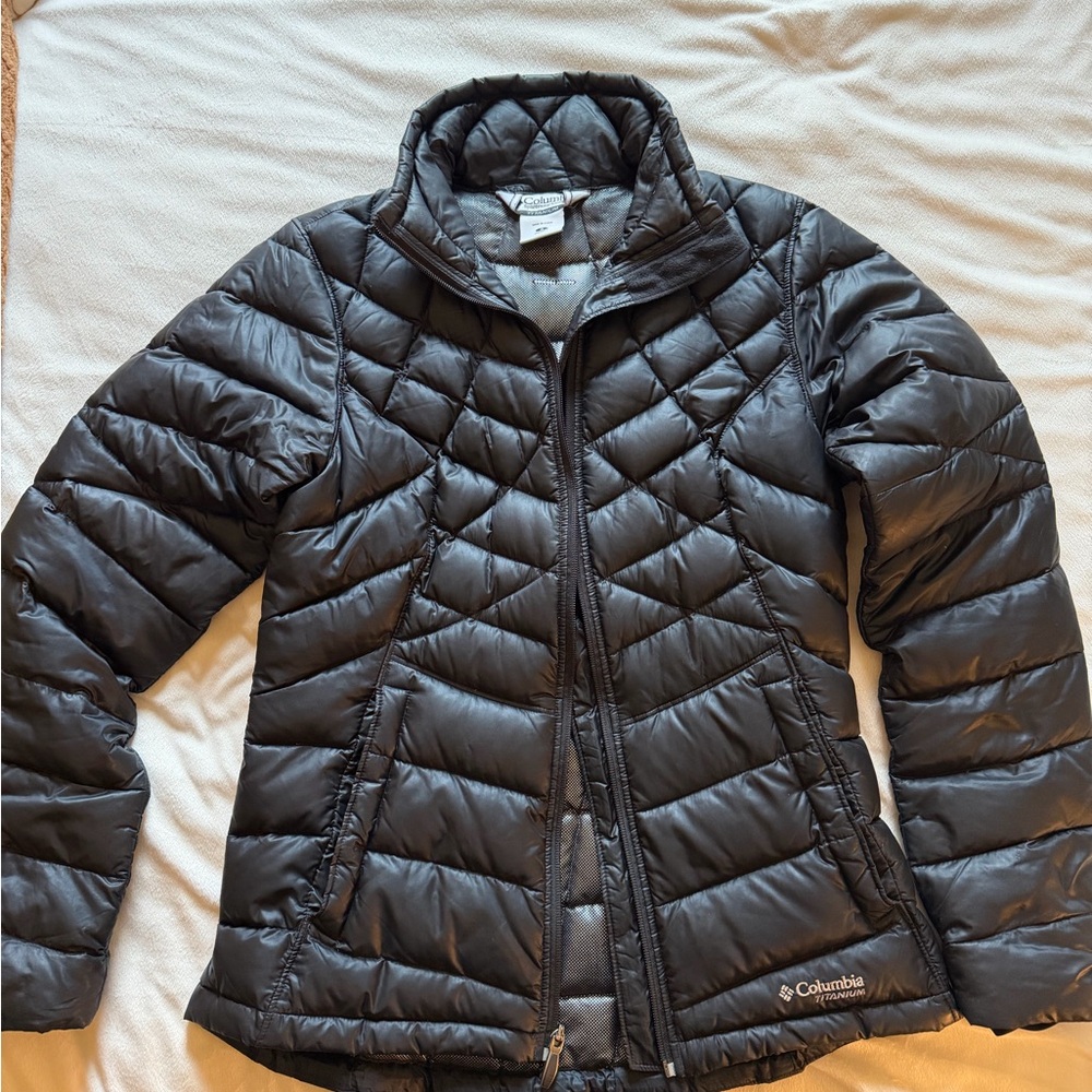 Columbia Women's Titanium Black Puffer Jacket with Omni Heat